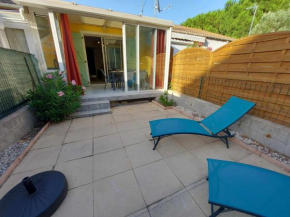 Maison climatisée avec mezzanine refaite à neuf, proche plage et commerces, parking inclus - FR-1-423-311